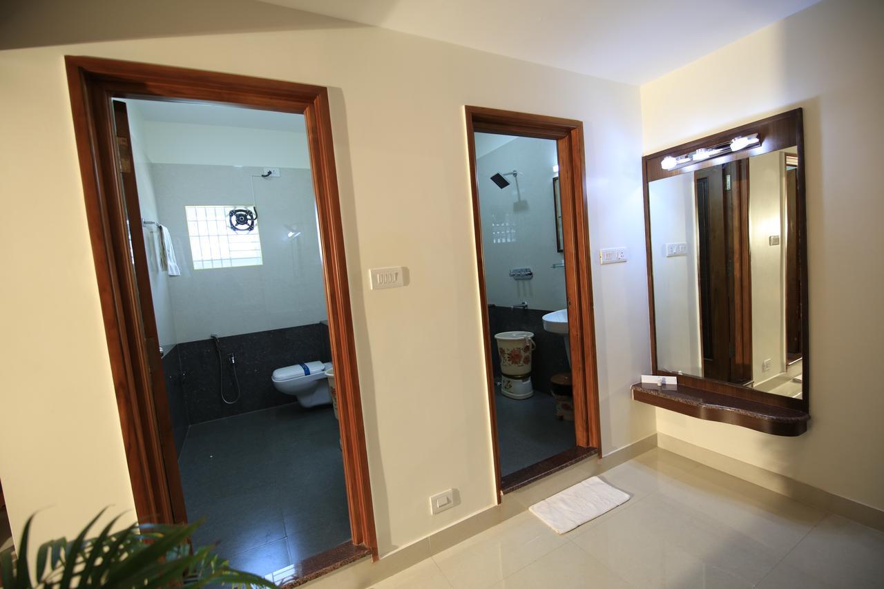 Kr Residency Hotel Kānādukāttān Esterno foto