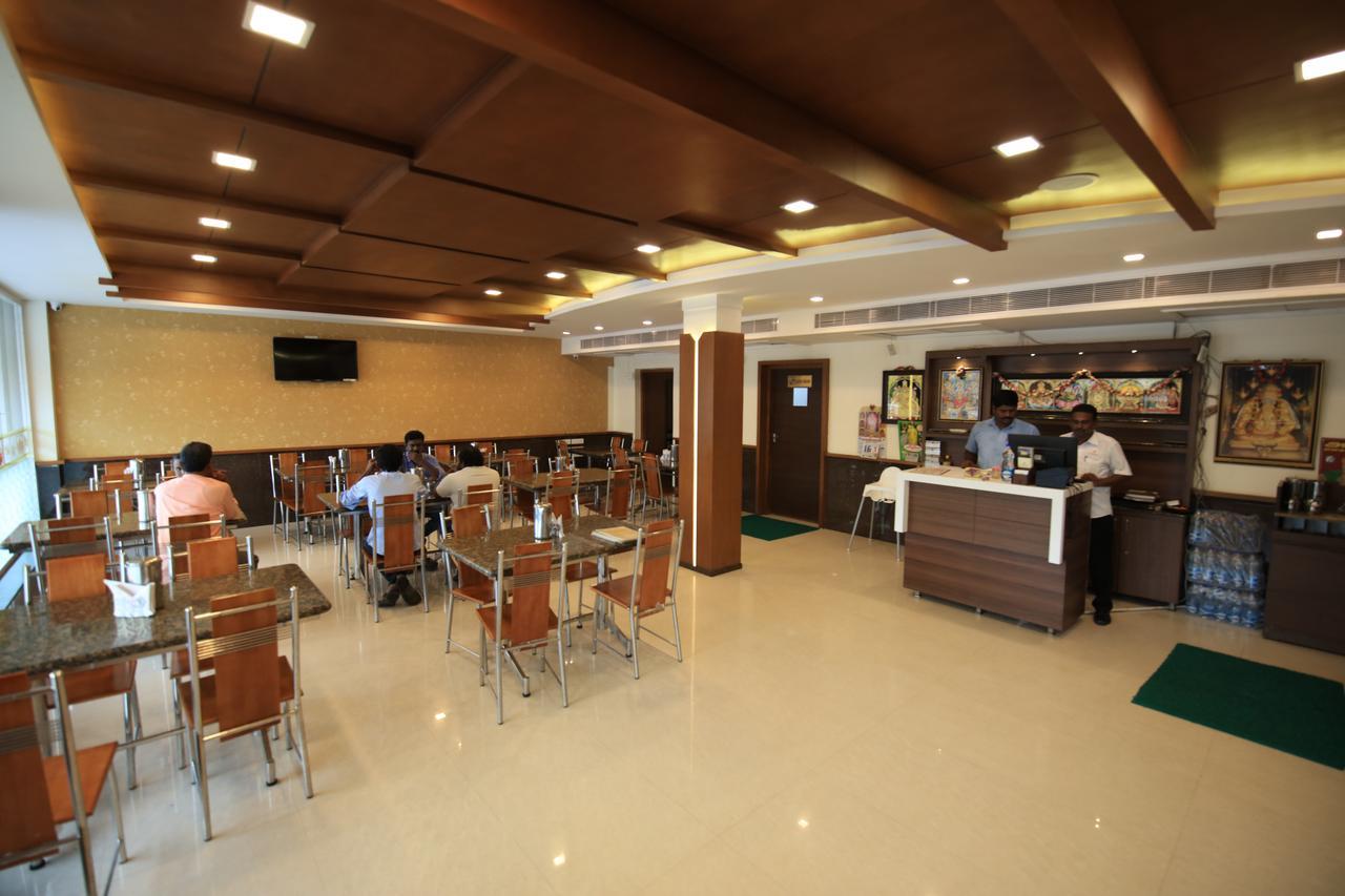 Kr Residency Hotel Kānādukāttān Esterno foto